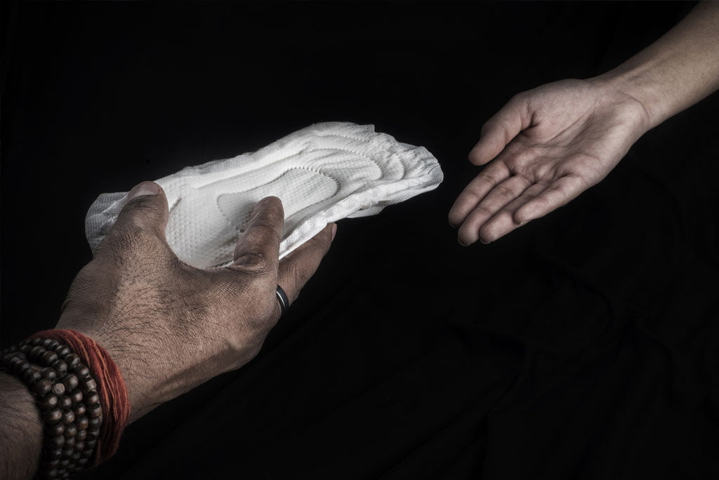 6_period-empowerment-sanitary-pads-photography