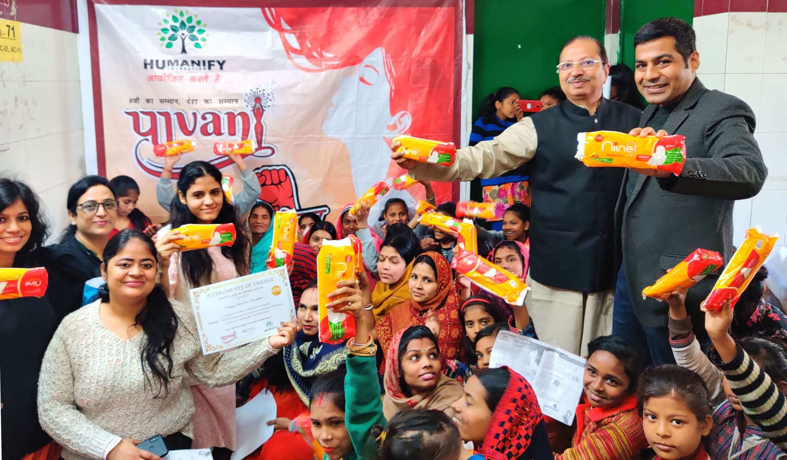 Pads Distribution along with Paavni NGO Delhi