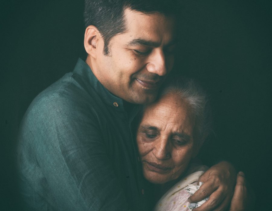 6_Photographer Niraj Gera with an Old Age Home Resident